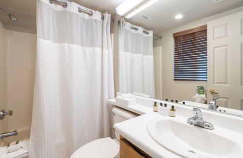 Napa Hotel | Romantic Napa Valley Getaway | Napa Valley Wine Train – 0.8 miles | Free Parking