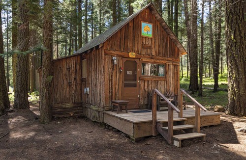 Blairsden-Graeagle Cabin | Romantic Oak Leaf Cabin at Camp Layman | Intimate Mountain Couple's Getaway