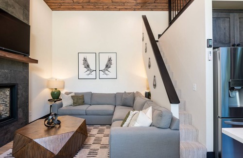 Philipsburg Cabin | Romantic, Private Cabin with hot tub for couples. 7 minutes to Philipsburg