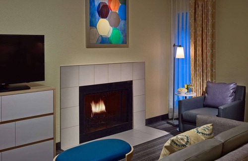 Tucson Hotel | Romantic Suite Escape! Outdoor Pool & Gym Access | Free Breakfast, Pet Friendly!