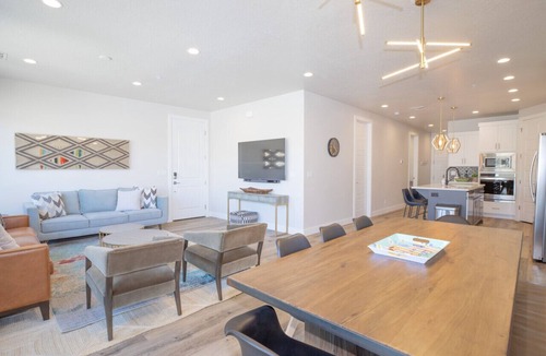 Washington Villa | Rooftop Hot Tub & Heated Pool
