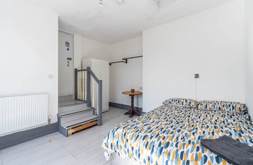 Southampton City Centre House | Room 1 - The Archers
