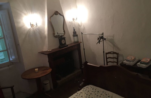 Pietra-di-Verde House | Room at Casa De Giovanni in Pietra Di Verde
