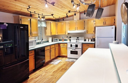Roosevelt House | Roosevelt Lake Home minutes from Schoolhouse Boat Ramp