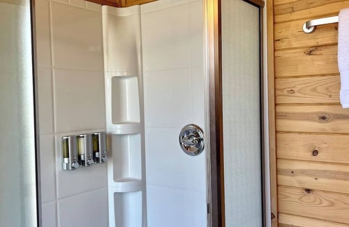 Cornville Cabin | Rose Quartz Cabin: Crystal-Infused Creekside Stay