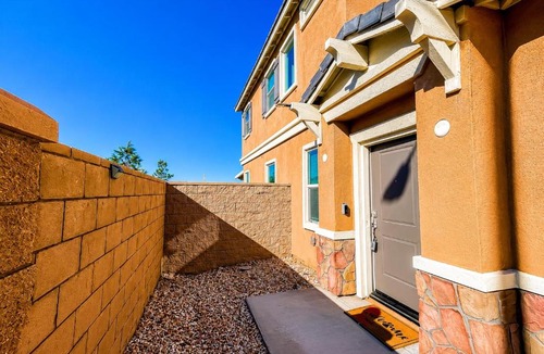 Victorville House | Route 66 Desert Retreat 3 Bedroom Home With Garden