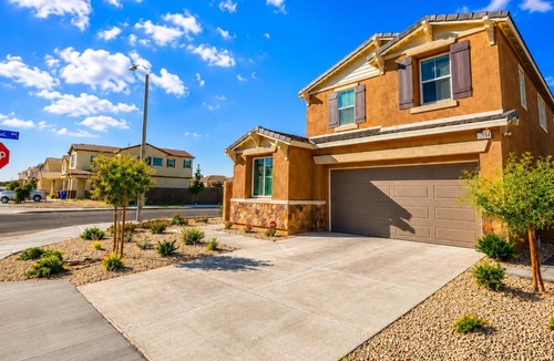 Victorville House | Route 66 Desert Retreat 3 Bedroom Home With Garden