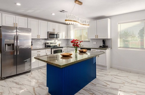 Maryvale House | Royal Escape / House with Hot Tub N Pool!