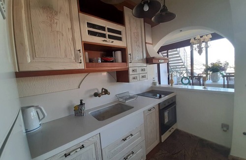 Kropia Apartment | Royal stylish view apart/10' from Athens airport