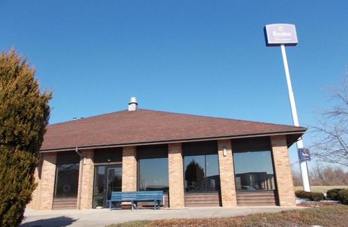 Wilmington Hotel | Royalton Inn and Suites, Wilmington,Ohio