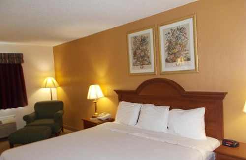 Wilmington Hotel | Royalton Inn and Suites, Wilmington,Ohio
