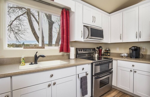 Winona House | Rural, high desert, private. Hot Tub, fire pit, fully fenced, views for days!
