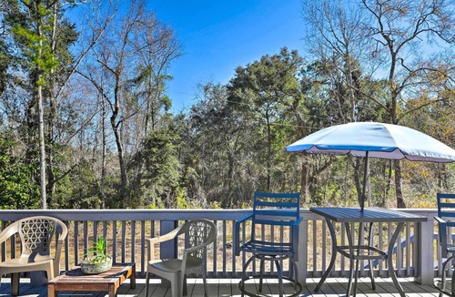 Bethera House | Rural Retreat w/ Deck: 25 Mi to Georgetown!