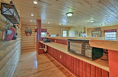 Sterling Cabin | Rustic Cabin Near Palisade State Park w/Deck!