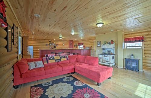 Sterling House | Rustic Cabin Near Palisade State Park w/Deck!
