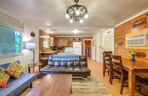 Pinehurst Cabin | Rustic Cabin w/Patio: 8 Mi to Kings Canyon Park