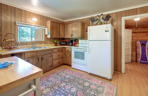 Pinehurst Cabin | Rustic Cabin w/Patio: 8 Mi to Kings Canyon Park