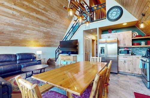 Lakeside Cabin | Rustic charm w/modern amenities, an expansive back patio, mountain views