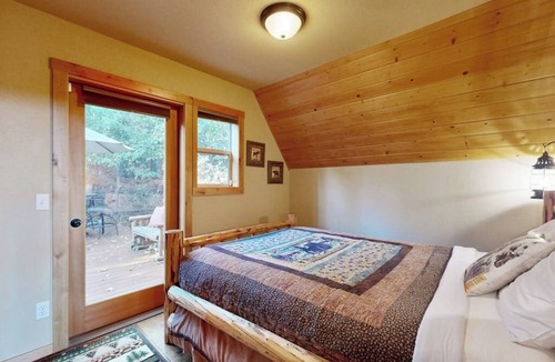 Lakeside Cabin | Rustic charm w/modern amenities, an expansive back patio, mountain views