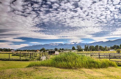 Grantsdale House | Rustic Hamilton Farmhouse: Stunning Mtn Views