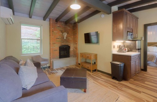 Sedona Cabin | Rustic/Modern Suite 4 in Oak Creek Canyon - Close to Slide Rock State Park