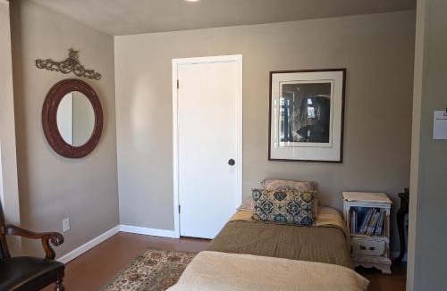 Squaw Valley Apartment | Rustic Rooms Barn Loft (Upstairs Studio Apartment) Near Kings Canyon & Sequoia National Parks