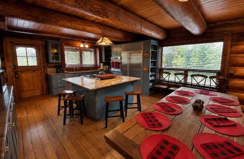 Purgatory Cabin | Rustic & Spacious Log Cabin w/Private Hot Tub, Amazing Views, 4 Miles to Ski