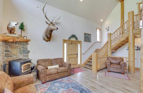 Sterling House | Rustic Sterling Cabin: Walk to Palisade Lake!