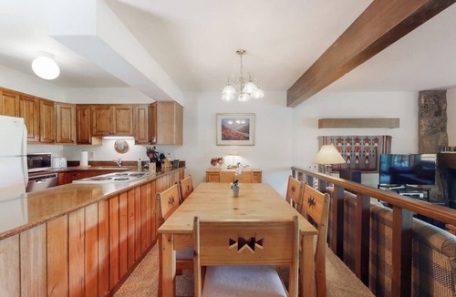 Jackson Condo | Rustic townhome near golf course with private sauna & deck