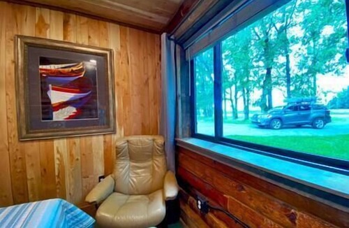 Ashton Cabin | Rustic Trails (EV, eco, wheelchair & pet friendly), Rustic Trails (EV, eco, wheelchair & pet friendl
