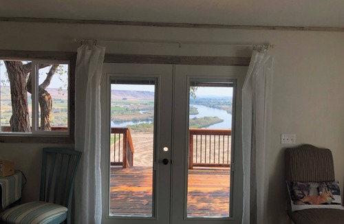 Marsing Cabin | Rustic Updated Cabin located on the Cliffs of the Snake River