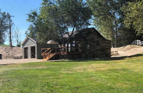 Marsing Cabin | Rustic Updated Cabin located on the Cliffs of the Snake River