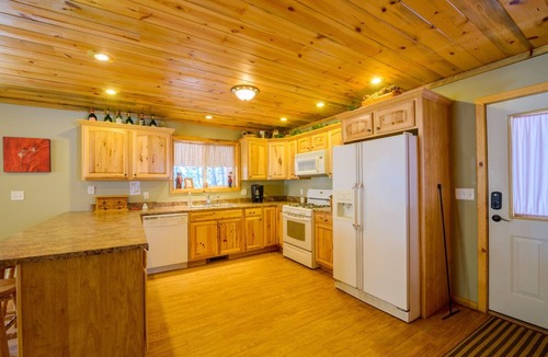 Duck Creek Village Cabin | S`more Fun Cabin great location in Strawberry & perfect homebase for activities