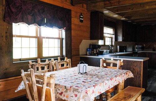 Windsor Cabin | Saddleview Cabin