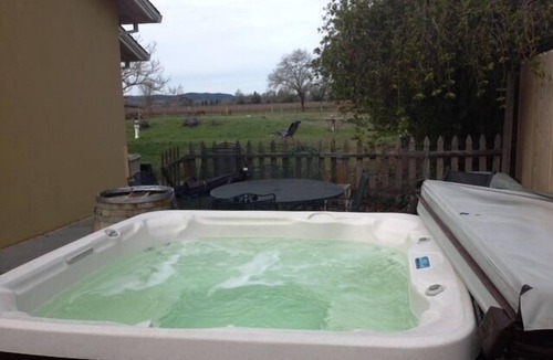 Geyserville House | Safe Retreat: Birders, Cyclists, Wine Lovers, River Revelers Welcome!