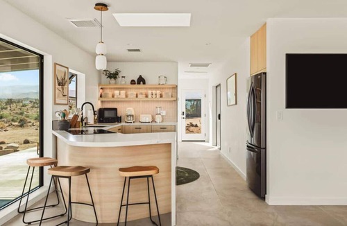 Pioneertown House | Sage Moon 5-Acre Pioneertown Escape with Hot Tub
