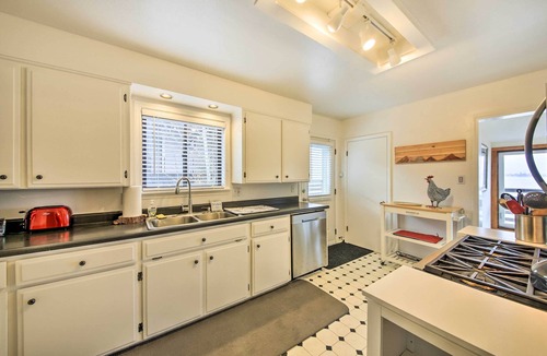 Sandpoint House | Sagle Lakefront Escape: Private Beach Access!