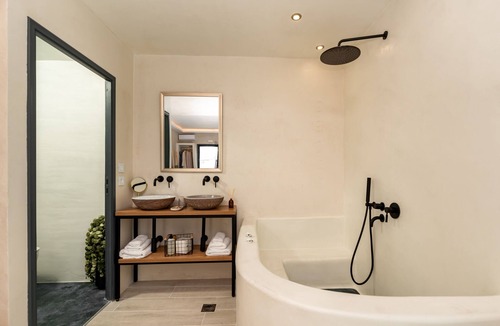 Imerovigli Hotel | Saint Sin Suites