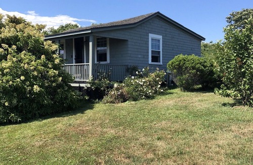 Little Compton House | Sakonnet Point water view cottage with 8 minute walk to idyllic private beach .