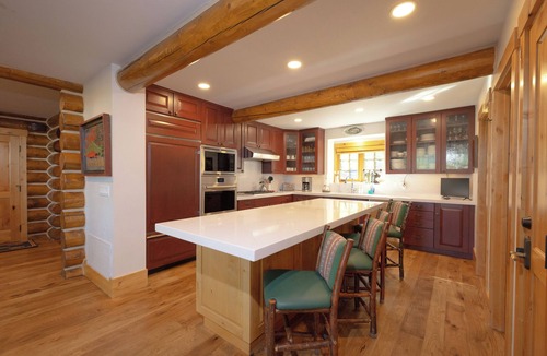 Victor House | Salmonfly Lodge Remodeled Teton Springs Log Cabin in Victor w/Hot Tub & A/C