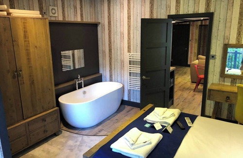 Godshill Cabin | Sandy Balls Holiday Park Pet Friendly Lodge