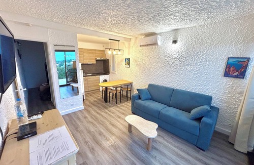 Marine de Saint Ambroggio Apartment | Sant'Ambroggio - Sea view - Beach & Walking Port - 4 Pers