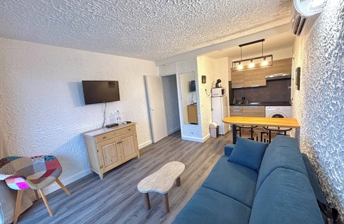 Marine de Saint Ambroggio Apartment | Sant'Ambroggio - Sea view - Beach & Walking Port - 4 Pers