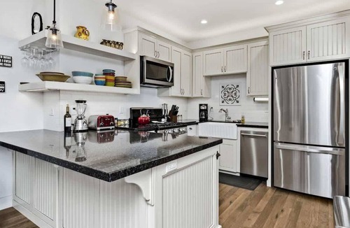 Healdsburg House | Santini Farmhouse - Wine Tastings Included