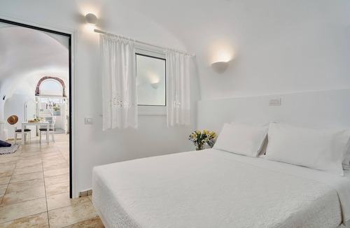 Imerovigli Hotel | Santorini Mansion Cave House Jacuzzi Sea View 6pax
