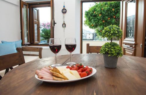 Episkopi Gonias House | Santorini Vineyard Villa with Heated Pool