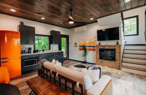 Campton Cabin | Sauna | Hot Tub | Telescope | Forest Views | Dogs
