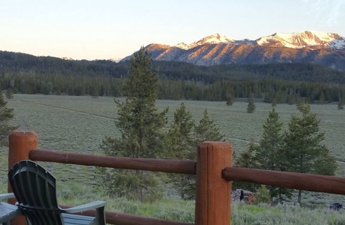 Ketchum House | Sawtooth City Elegance, 360° views, loads of sun, peace and quiet