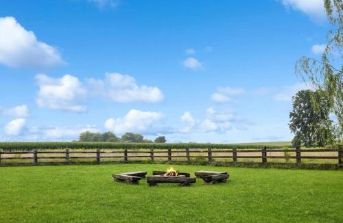Sawyer House | Sawyer Farmhouse -Spacious Retreat with 5 Bedrooms