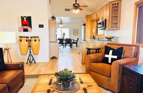 Meadview House | Scenic Desert Retreat Views, Stargazing & Near Grand Canyon West